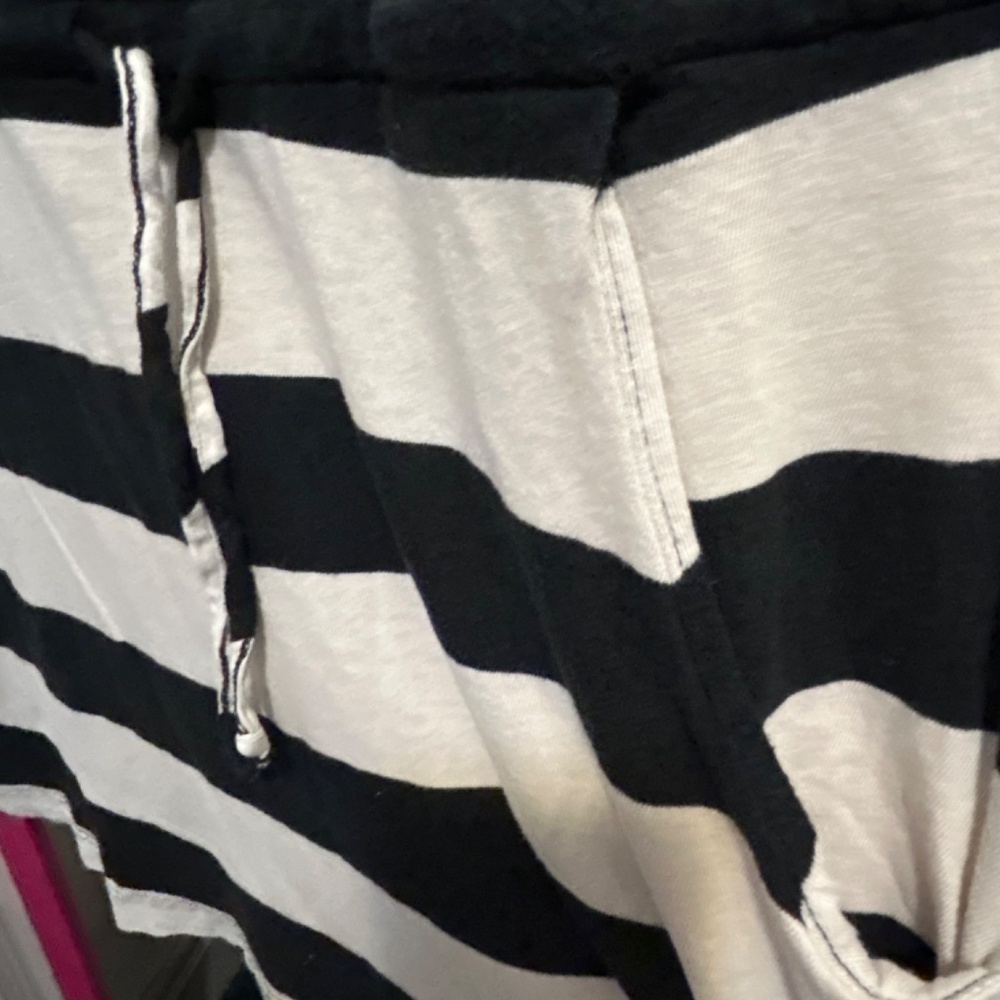 POCKETS!!!!! - Picture 3 of 7